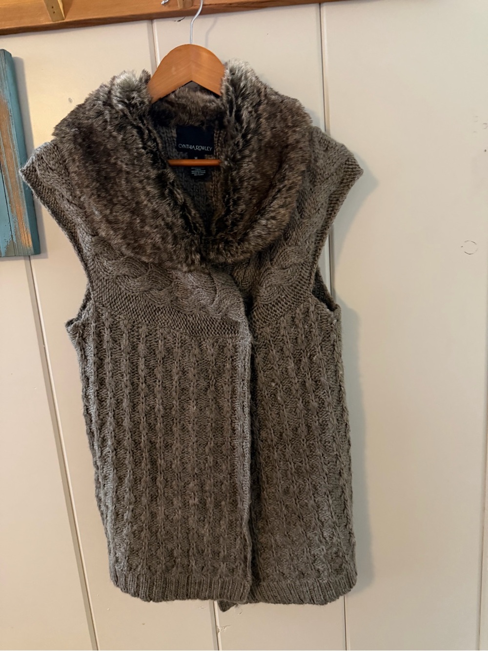 Cynthia Rowley M Wool Alpaca Cable Knit Sweater Vest Faux Fur Collar